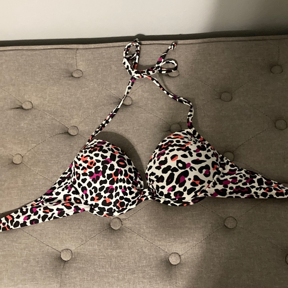 Xhilaration swim top, size large